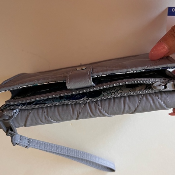 Vera Bradley- RFID Smartphone Wristlet- Frost Gray - New with Tags - Picture 10 of 16